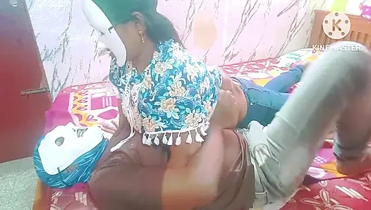 Stiefschwester hat eine tolle zeit mit ihrem stiefbruster, wenn die eltern nicht zu hause sind - volles tamilisches lustvolles Audio mit echt lautem