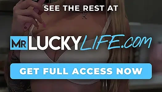 Cewek semok latina yenifer chacon menggoda di rooftop