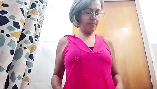 Spor salonunda duş ve iyi bir sakso, hepsini yutmak ne kadar lezzetli