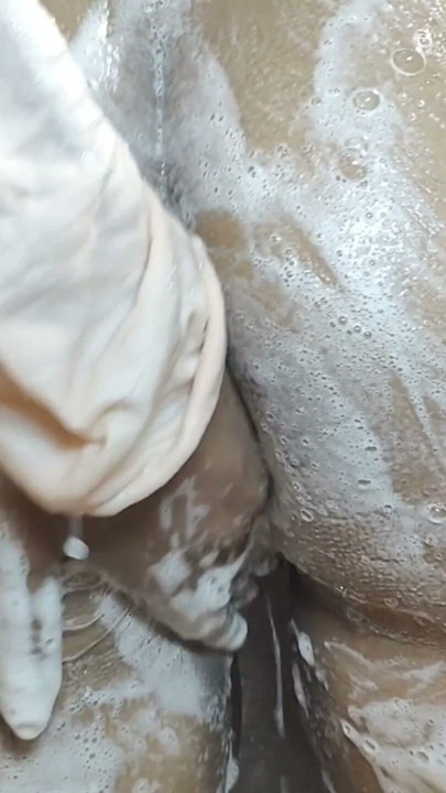Desi Tamil wife nude bathing Video Recording Husband | Clip 1