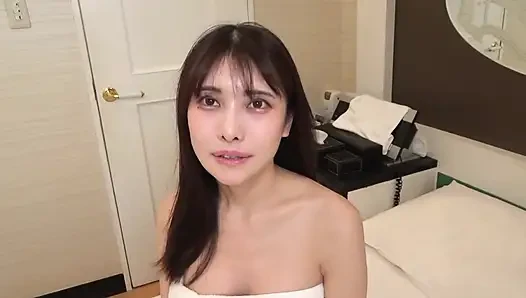 Bölüm 1 "Libidomu bastırmak istiyorum..."Tsubaki (29), aldatılmaya bağımlı olan transandantal güzel evli kadın, hamilelikten önceki son sekste mükemmel bir vücut kasılmaları var!