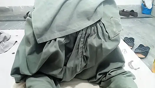 Istri nakal ini ngerasin kontol suaminya pakai jari dan crot di dalam memek istri indiaku yang super hot sampai dicrot di dalam