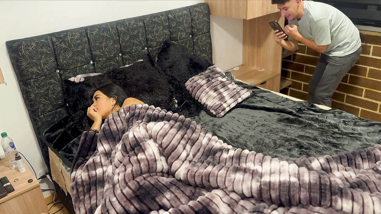 Cumnatul Intră În Camera Mea Și Ajung Să Fiu Eu Fără Să-mi Dau Seama