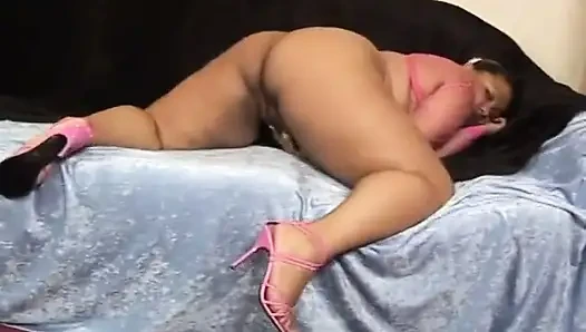 Memek becek cewek semok kulit hitam ini dientot habis-habisan sama kontol raksasa pria kulit hitam
