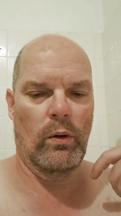 Dildo sucking in the bathtub