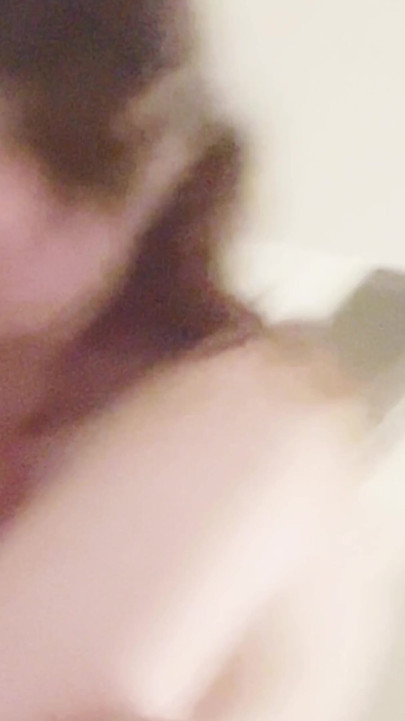 Une demi-sœur réveille son demi-frère avec un anulingus et une chatte rose mouillée | Clip 3