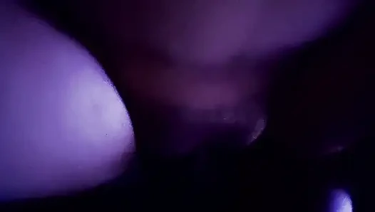 Aku suka ngentot saat lampu padam