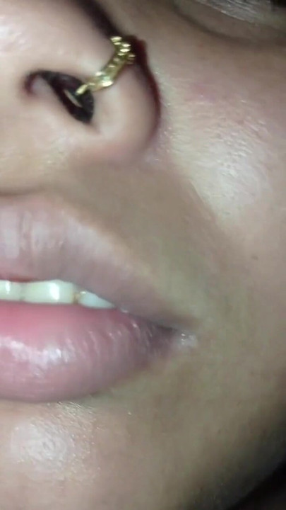 Moment spectaculos de la "Nose pulling twisting ciupire, videoclip solicitat amuzant"
