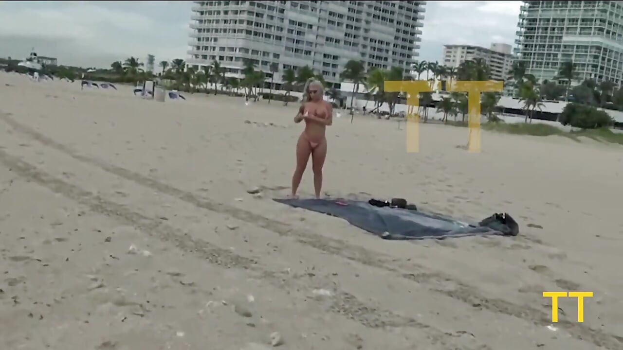 Brandi Bae Gives Stranger Random Handjob on Public Beach