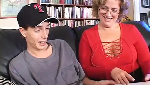 Azgın yarak emiyor olgun döllenmeden önce ıslak amına yarak alıyor