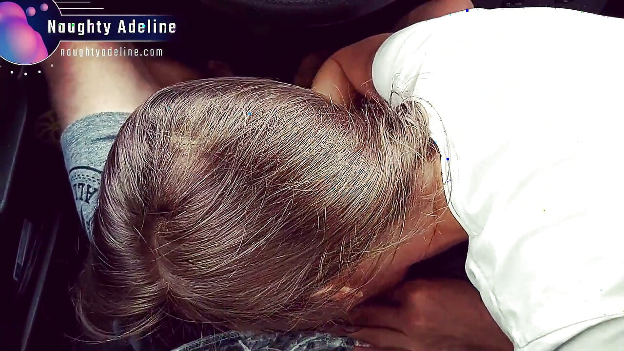 Blowjob selamba dalam kereta dengan pancutan mani dalam mulut