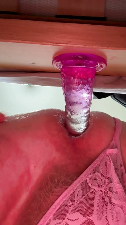 Sissy anal eğitimi, 2 yeni dildo