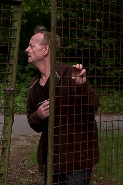 Threesome liar bdsm di luar ruangan dengan gadis-gadis seksi dan kontol pria tua