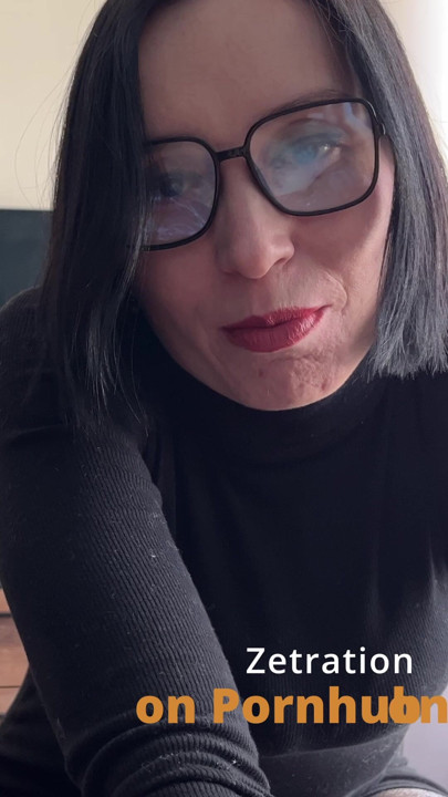 Eu estava tão excitada e desejando sexo que eu fui para a casa do meu melhor amigo e lambi sua bunda peluda, em seguida, chupou seu pau até que ele