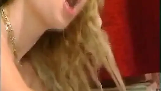 Nonton pesta seks bareng cewek binal jerman yang lagi asik nyepong kontol