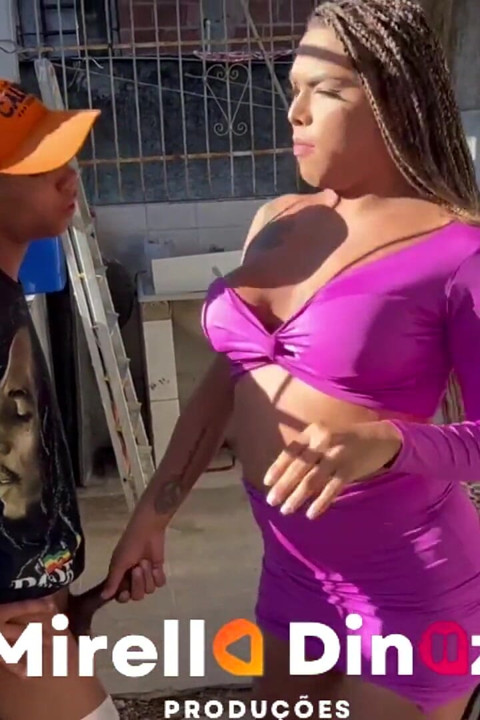 Pasta satıcısı ve aç trans