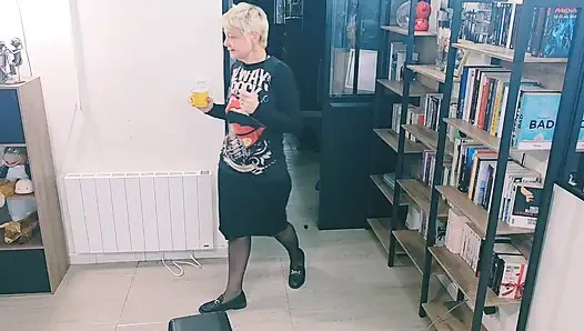 Saya harus memilih antara bekerja atau dildo vagina MILF dewasa saya