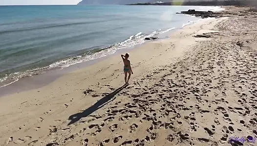 Tante seksi ngentot waktu liburan di pantai