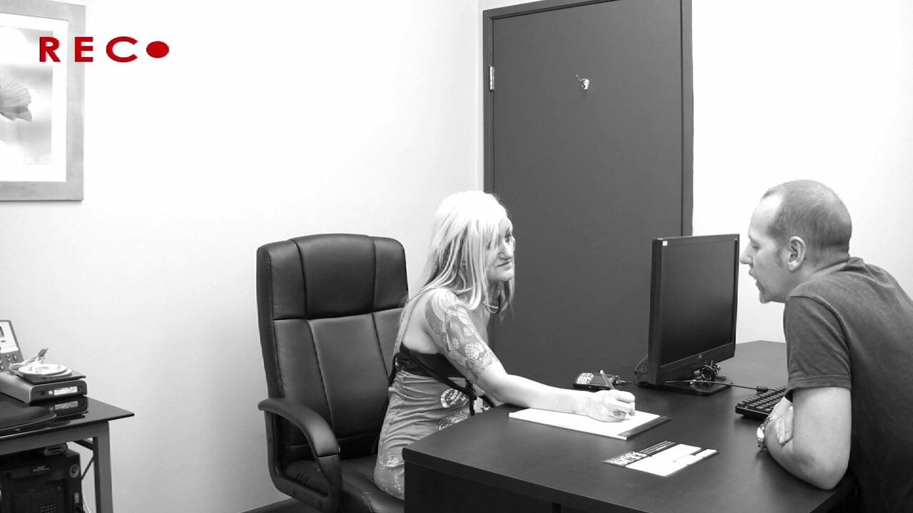 Blondine im Sexrausch wird wund gebumst...