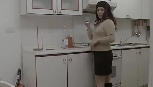 Ее Парень Швырнул Ее На Кухонный Стол