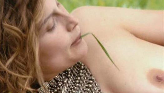 Laetitia Casta, scène de nu dans Born in 68 scandalplanet.com