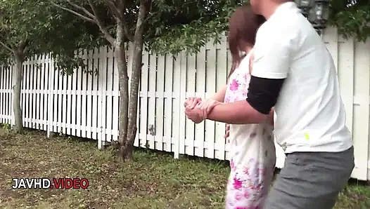 Miu Suzuhas outdoor-Zeitlupen-blowjob nervenkitzel in reifem asiatischem Porno-Abenteuer!