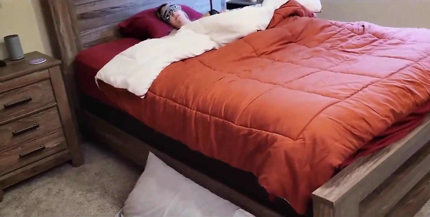 Stepson Visits His Stepmom's Bedroom and Fucks Her Pregnant Pussy