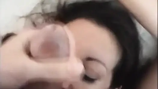 Сосущая большой член, дрочка ногами, фут-фетиш