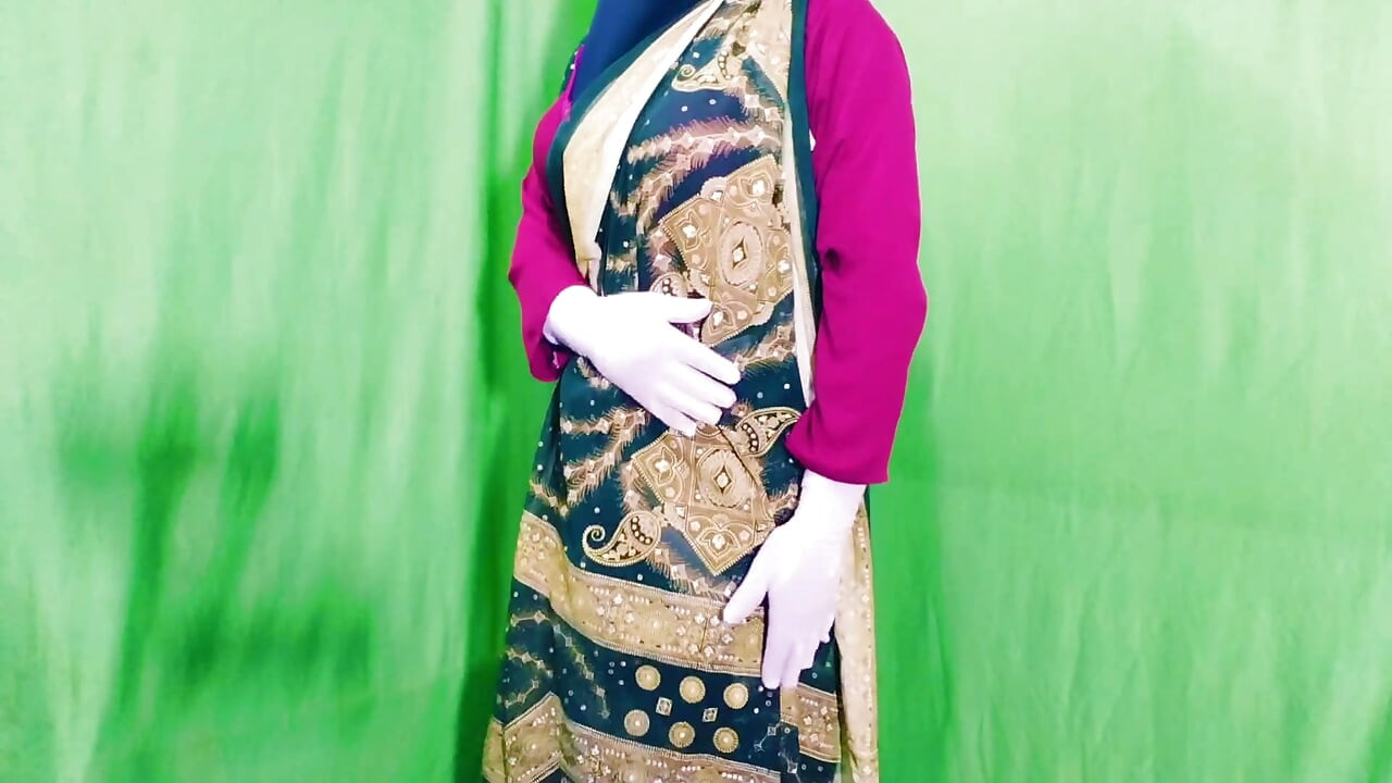 زن پاکستانی زیبا با برقع