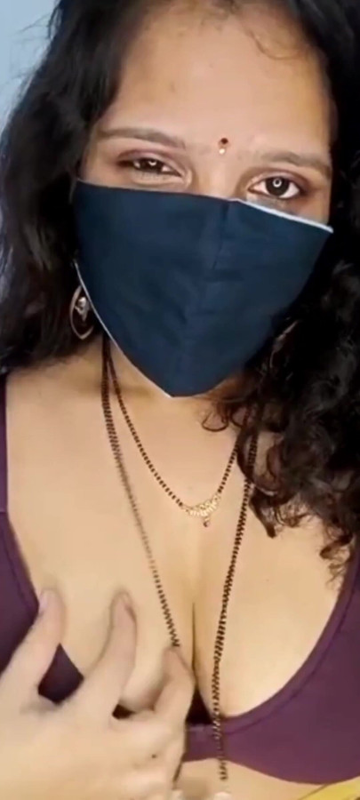 Desi Indian aunty ki jawani kya mast figure and dirty talks | Clip 1