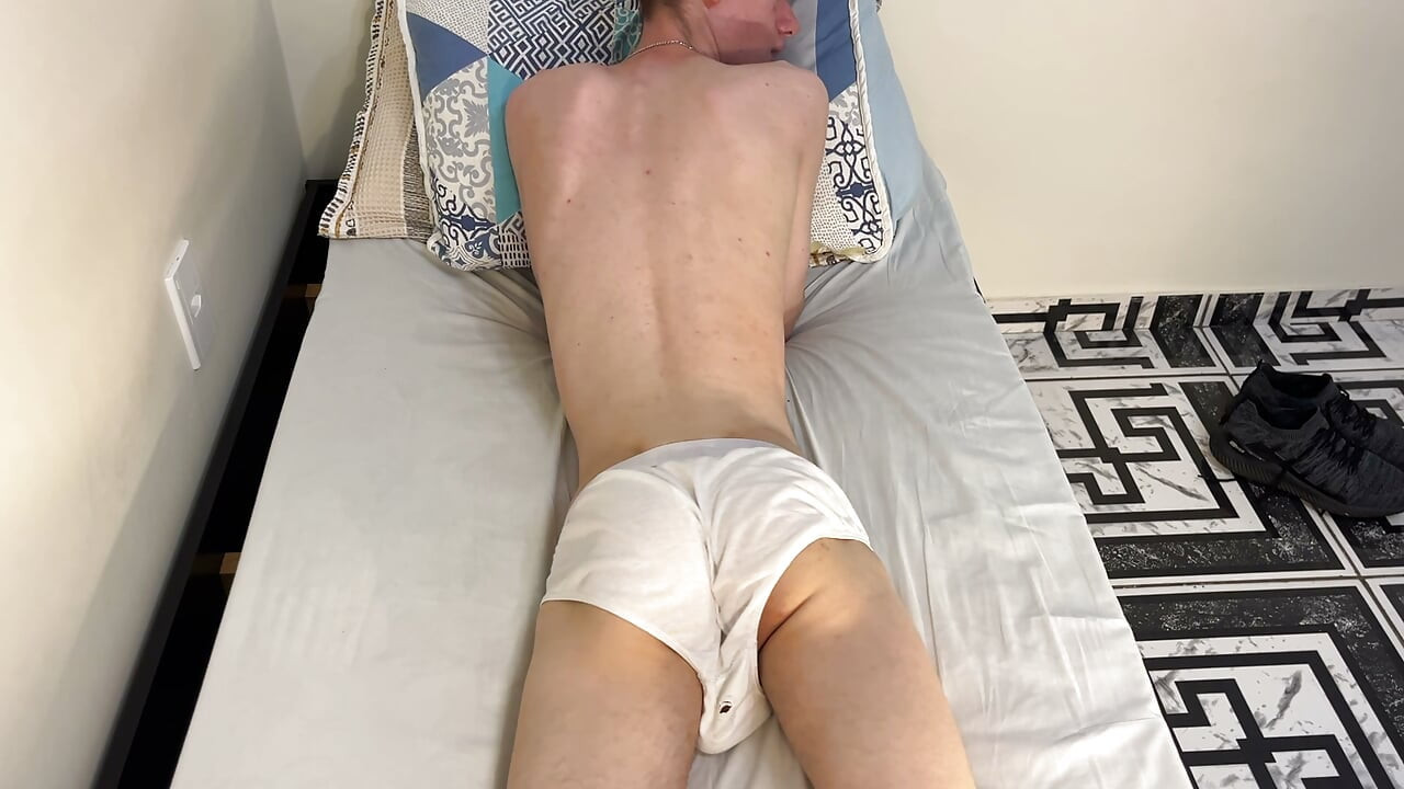 Skinny twink showing fulll bubble butt and big butt