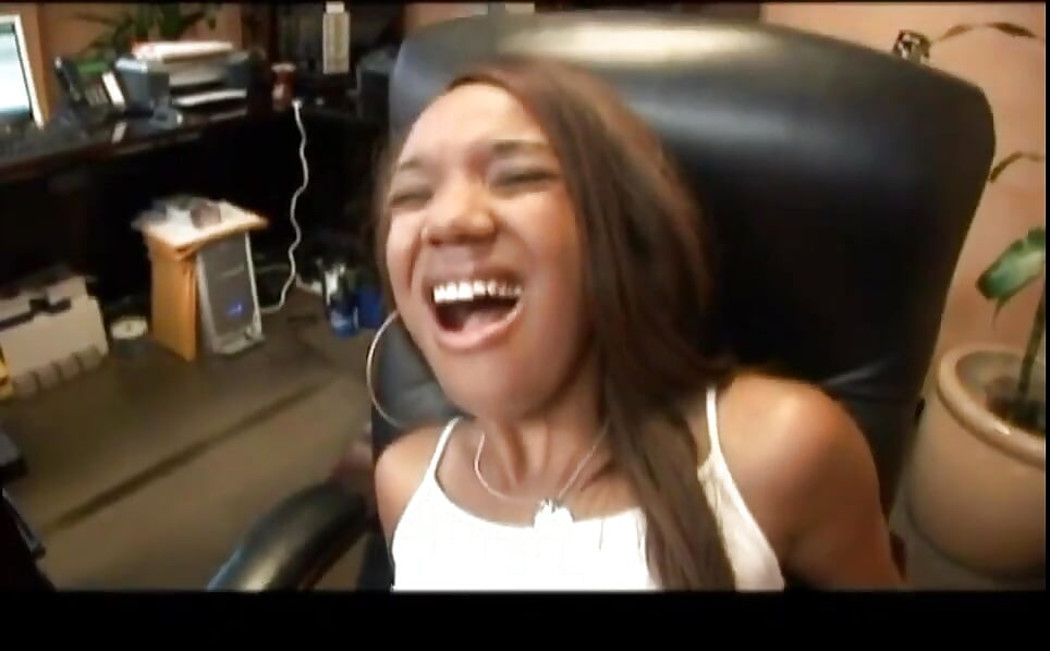 Murzynka księżniczka z gorącą dupą bierze dużego kutasa