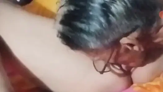 Memek istri cantik enak bange dijilat