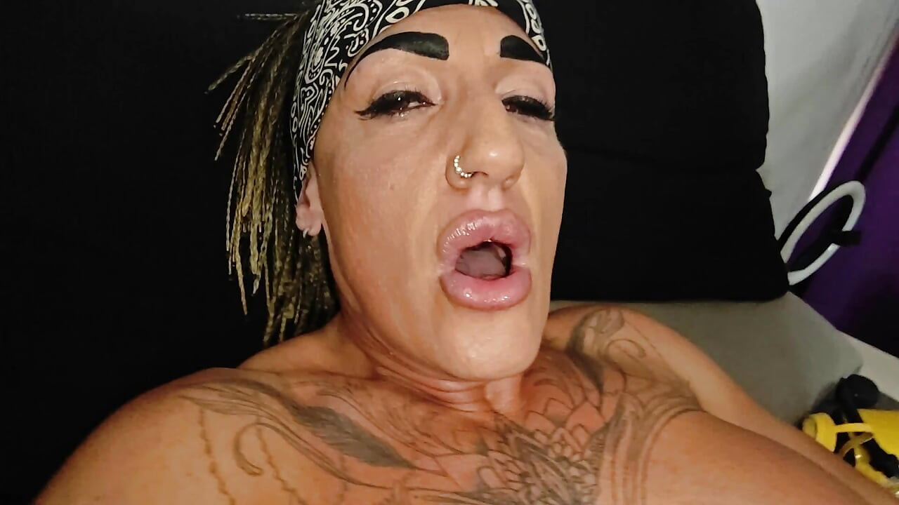 Anh ấy đụ âm hộ khổng lồ của tôi sau khi tôi bơm nó cho đến khi nó bùng nổ