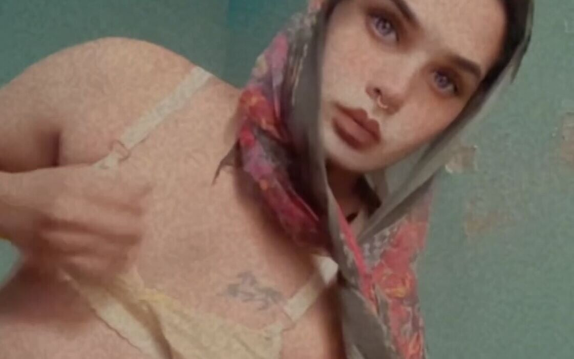 Будь ласка, помочіться на мене - я дуже спрагла