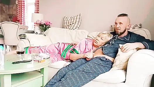 Табу секс, Мачеха смотрит кино, а я её рот