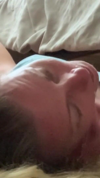 球深堵嘴，因为他射出大量精液，射在她的喉咙里 | 短片 3