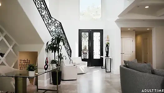 Adult Time - милфа Serene Siren беспокоится о разрыве в возрасте, но Мила Моне настаивает на том, что их любовь реальна