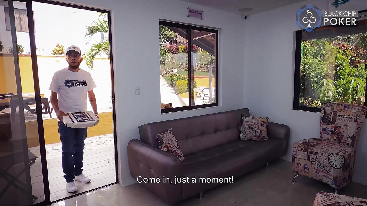 Latina panas Melany Lopez mengongkek lelaki penghantar