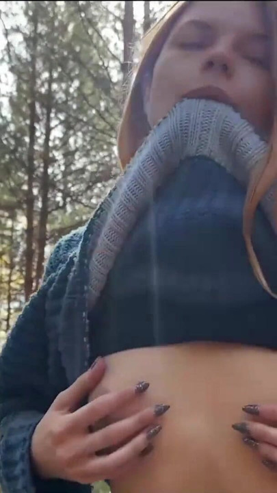 Alam membawa yang terbaik dalam diriku! Amatir mengisap kontol di hutan di bamateurs | Klip 2