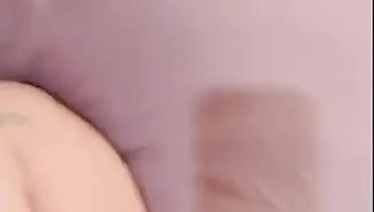 Pembicaraan kecil topless yawns closeup