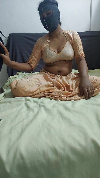 Hotel Night: Wife desi Tanya bhabhi Fucks Husband’s Boss