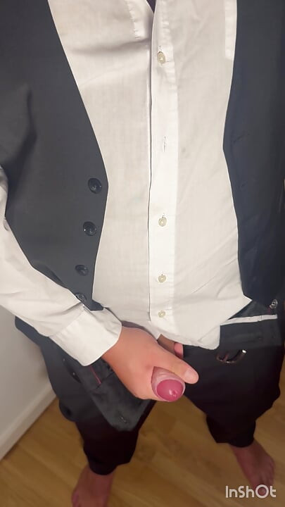 Bater uma punheta excitado depois do trabalho