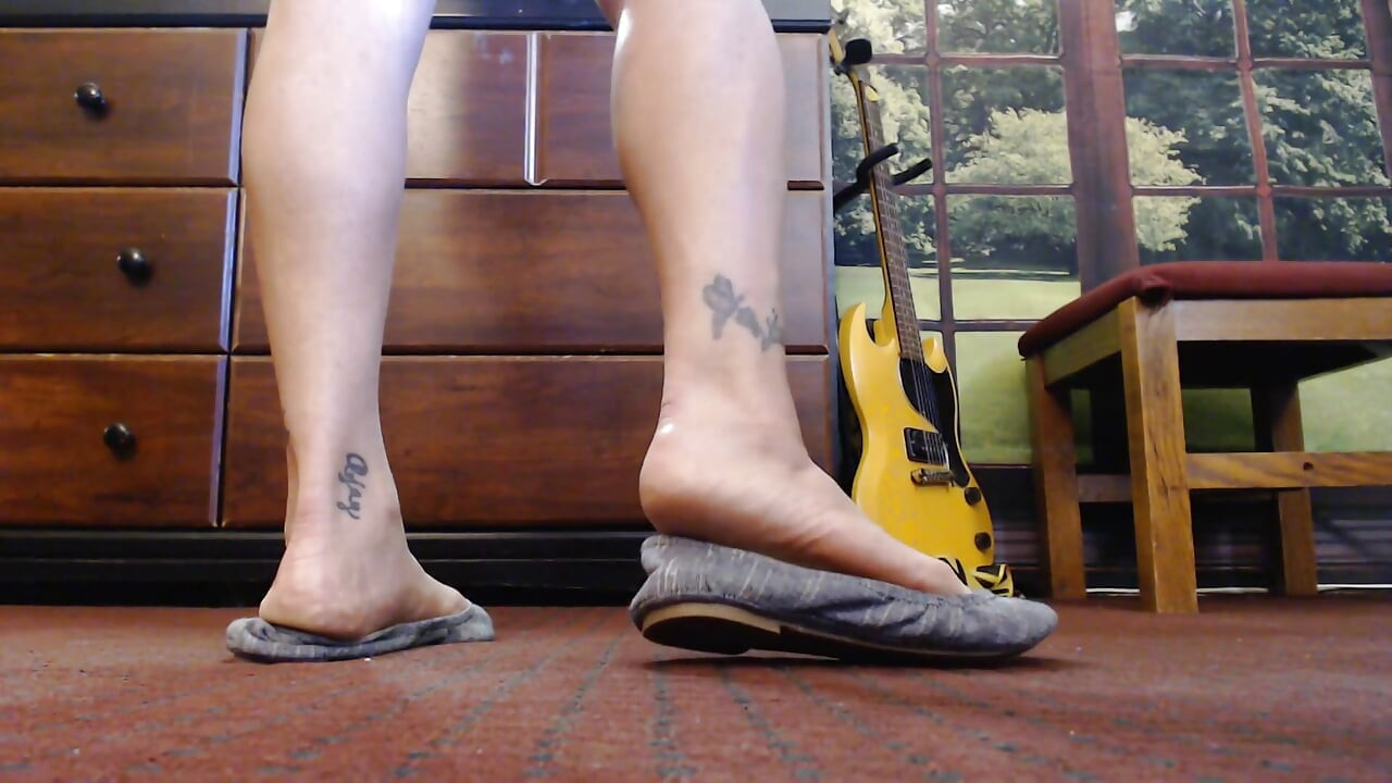 Gre baile phlait khare joote ka khel