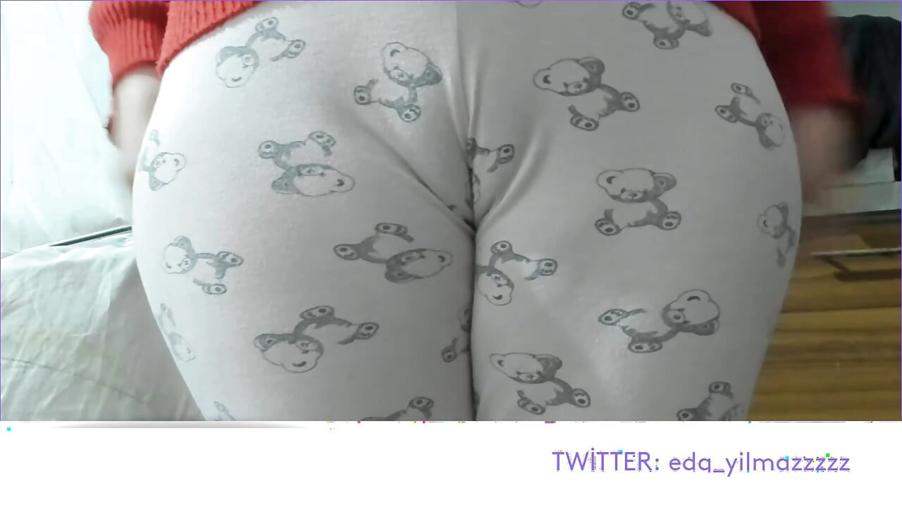 MASTURBAÇÃO DE PIJAMA - ACARICIOU MINHA BUCETA - PORNÔ TURCO - BUNDA GRANDE - MILF TURCA - CAMEL TOE - CACHORRO DE PIJAMA