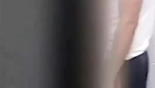 Flagra de sujeito tocando punhetao