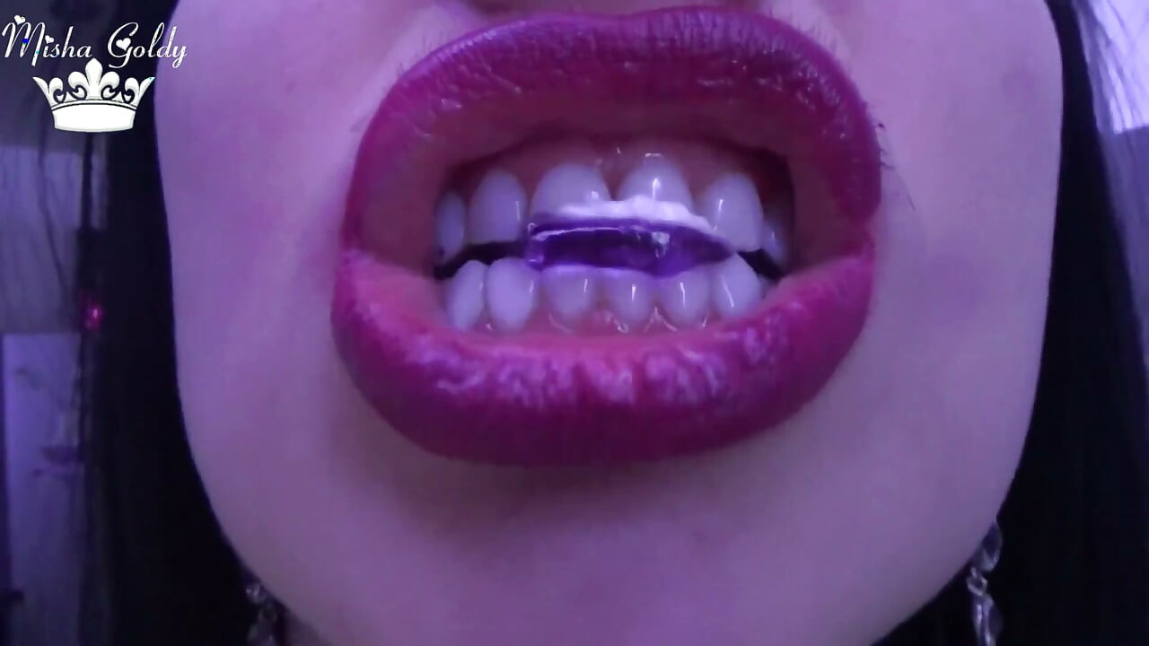Snake chomp!
