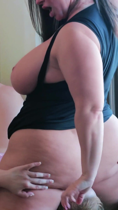 MILF Lesbian Slut Hook up
