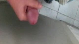 Сперма на публичной девушке в ванне, на вокзале Paja Y Acabada