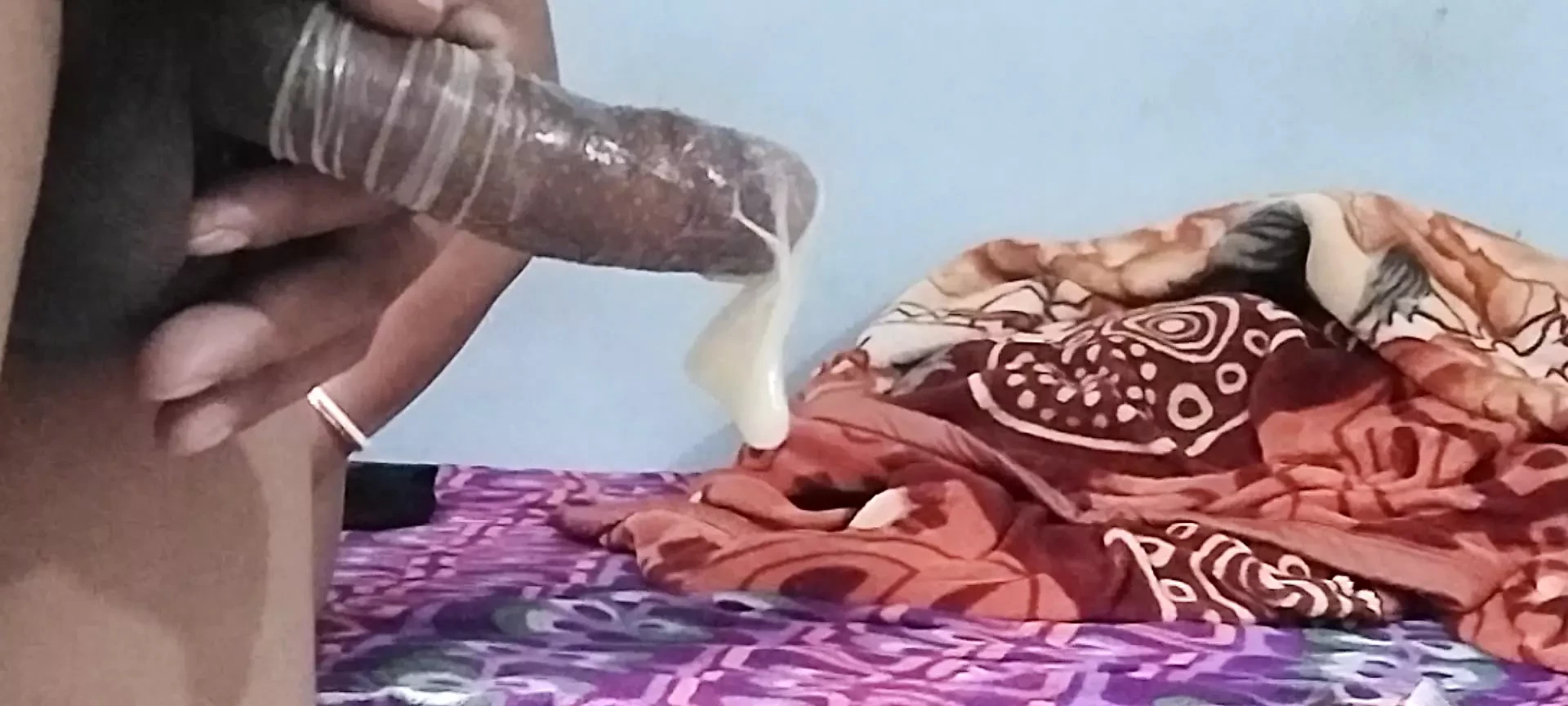 Bahu Ấn Độ mới kết hôn bị cha dượng đụ trong âm hộ khít khao của cô ấy
